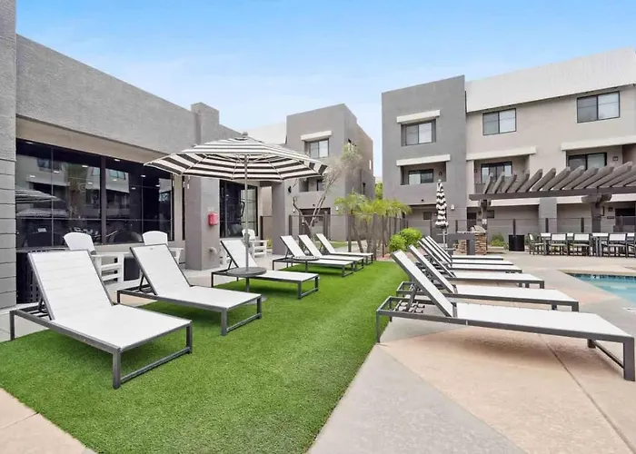 Cozysuites In Westgate With Pool 03 Apartment Glendale