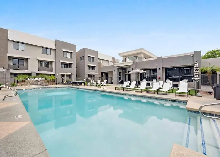 Cozysuites In Westgate With Pool 03 Glendale