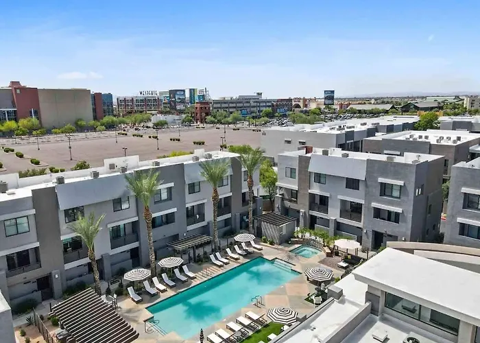 Cozysuites In Westgate With Pool 03 Apartment Glendale