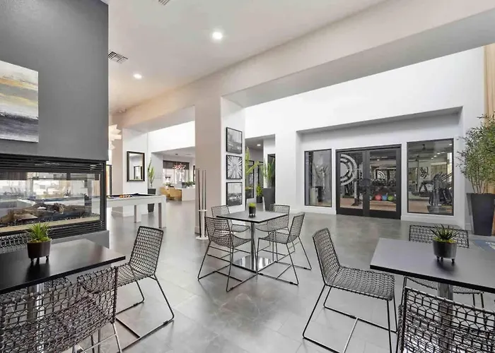 Apartment Cozysuites In Westgate With Pool 03