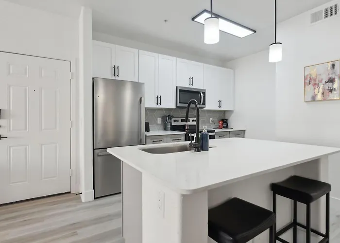 Apartment Cozysuites In Westgate With Pool 03