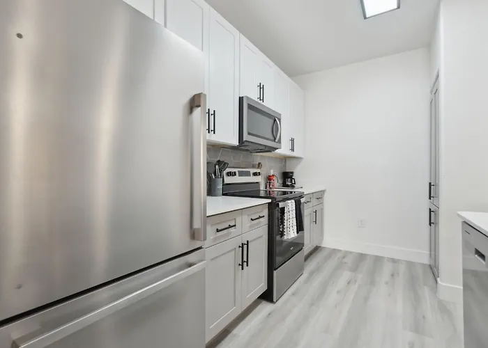 Apartment Cozysuites In Westgate With Pool 03 Glendale
