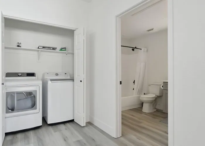 Apartment Cozysuites In Westgate With Pool 03 Glendale